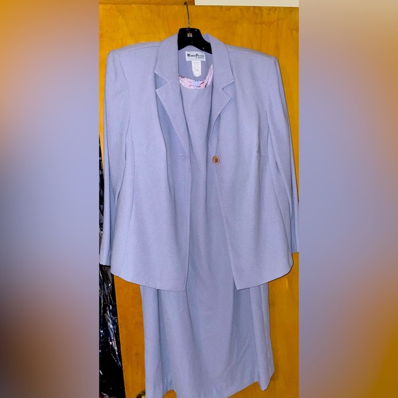 Women’s two-piece dress suit - Picture 1 of 3